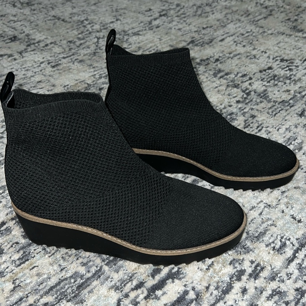 Bandolino Stretch Wedge Booties Size 9